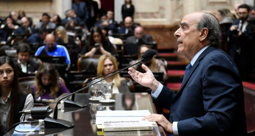 Preguntas, respuestas y silencios de un Informe de Gestión que llegó sobre la hora