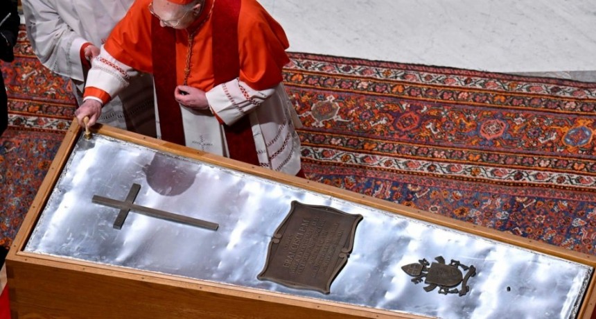 250 mil fieles pasaron por el Vaticano en el último adiós al papa Francisco