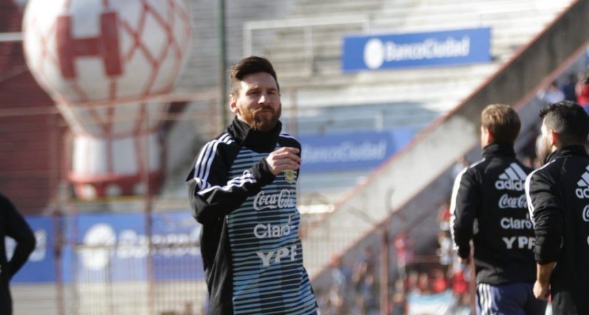 Miles de ni&ntilde;os disfrutaron de Messi y el seleccionado argentino en Hurac&aacute;n