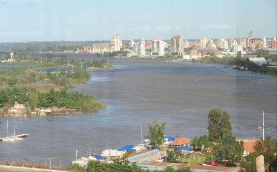 Desde el INA advierten que puede haber una fuerte crecida del río Paraná a fines de este año