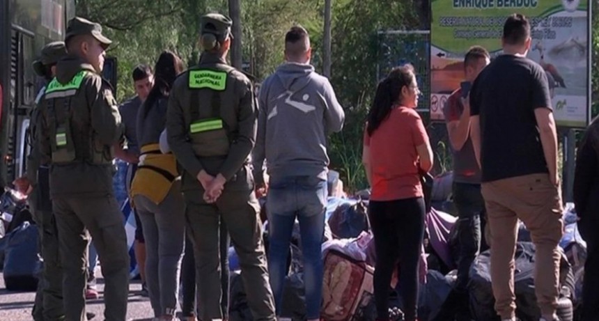 Gendarmería interceptó un tour de compras en la Ruta 12 con pasajeros santafesinos