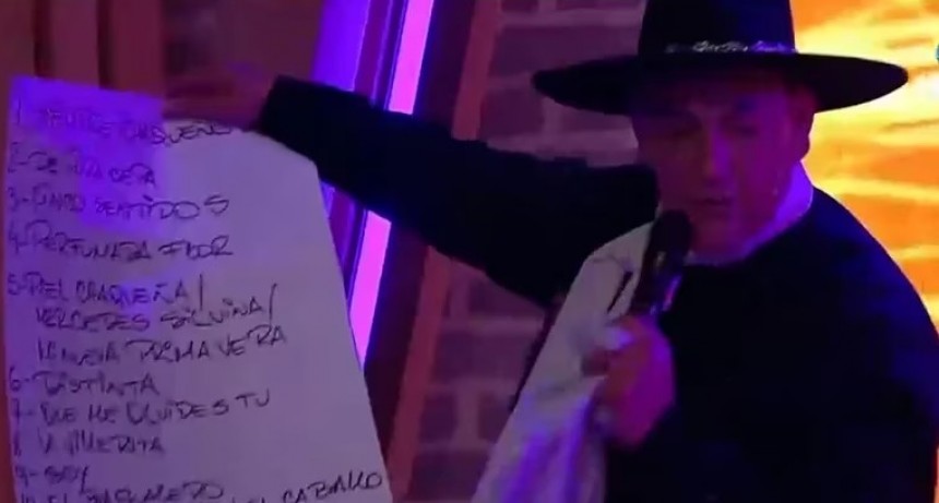 El reclamo en vivo del Chaqueño Palavecino en La Peña de Morfi porque no lo dejaron cantar más temas: “¿Por qué me largás tarde?”