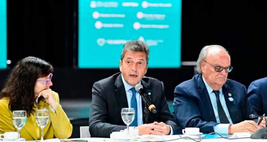 Massa criticó la dolarización: anticipó salarios de 100 dólares y un valor nominal de $ 1900