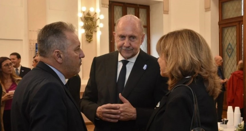 Primera reaparición pública de Perotti y Lewandowski tras el tenso cierre de listas