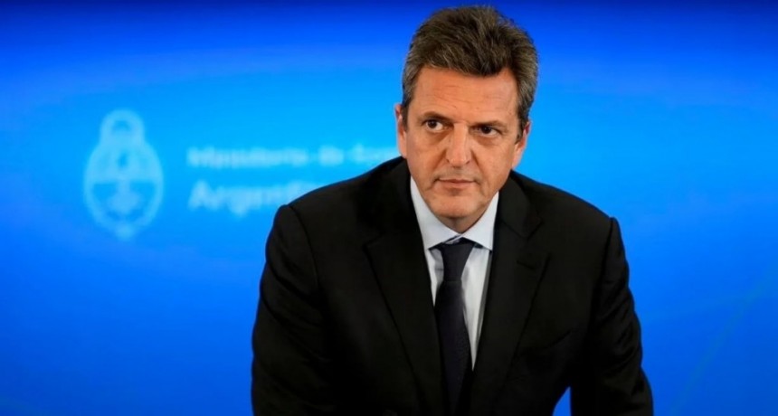 En medio de definiciones políticas, Massa viaja a China junto a Máximo Kirchner en busca de fondos