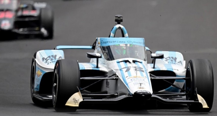 500 millas de Indianápolis: Canapino estuvo cerca de la hazaña pero tuvo que abandonar a poco del final