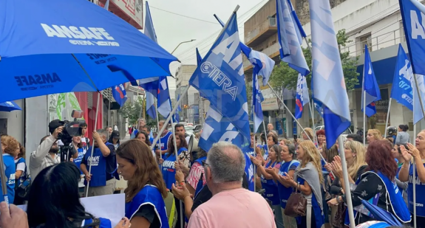 Paritarias: Amsafé La Capital votará entre tres mociones de paro en rechazo a la oferta salarial del gobierno
