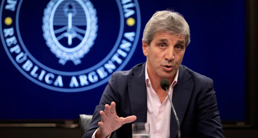 El Gobierno postergar&iacute;a los aumentos en nafta, luz y gas previstos para mayo