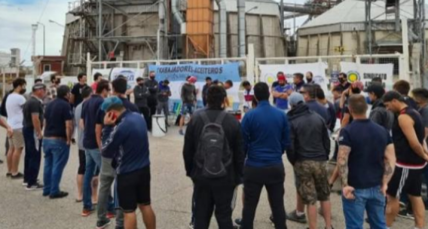 Paro de aceiteros por tiempo indeterminado contra la Ley Bases: 