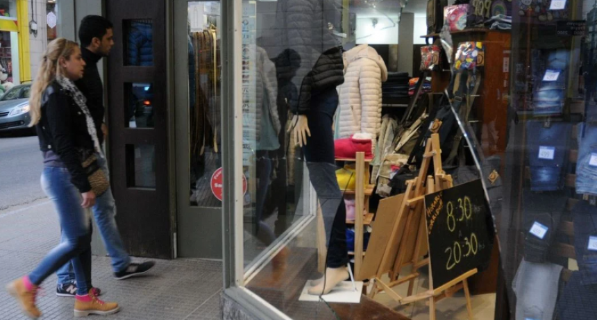 Se desacelera la caída de las ventas minoristas en el país