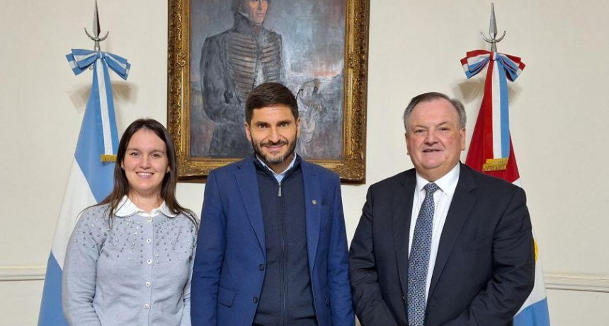 El Gobernador Maximiliano Pullaro recibió a la Pte. Comunal Dianela Michlig