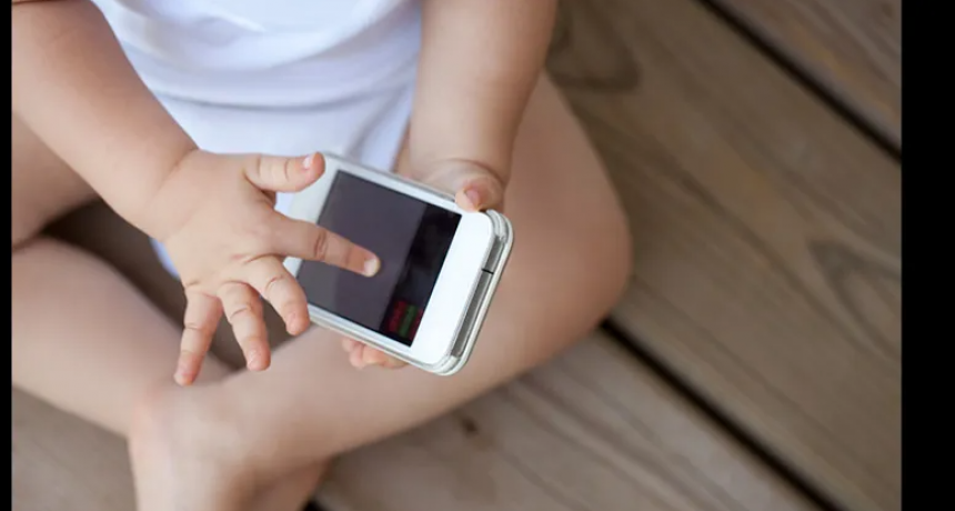 Usar el celular en edades tempranas afecta el desarrollo del lenguaje 