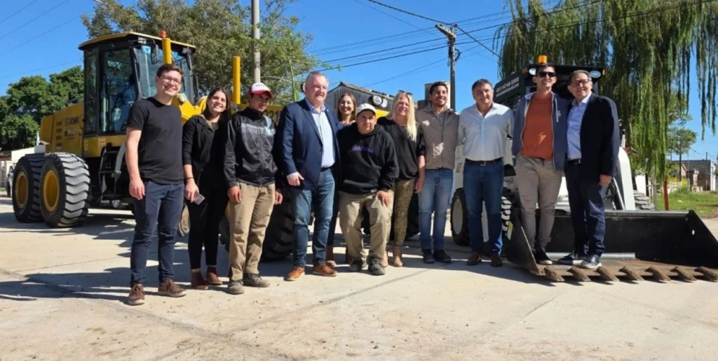 Michlig recorrió obras en Ceres y firmó convenios de infraestructura vial