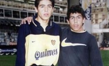 Carlos Tevez le apunt&oacute; a Juan Rom&aacute;n Riquelme: "Fue un &iacute;dolo dentro de la cancha, pero deja mucho que desear afuera"