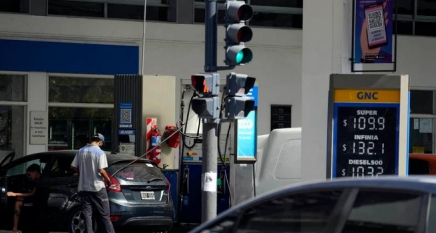 Extranjeros que quieran comprar gasoil en Argentina pagarán un precio diferencial