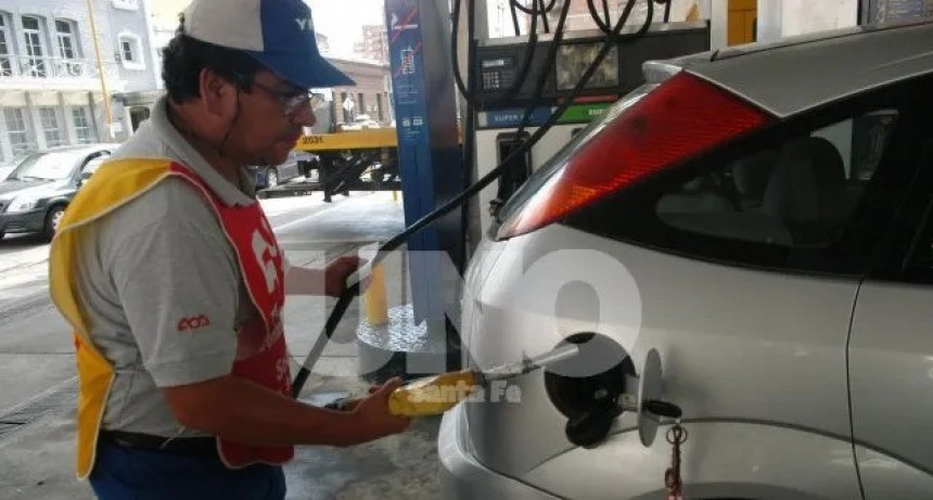 Los estacioneros advierten que podrían suspender personal por la falta de gasoil