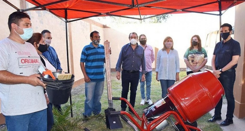 Provincia, Nación y cámaras trabajan para convertir los planes sociales en empleo