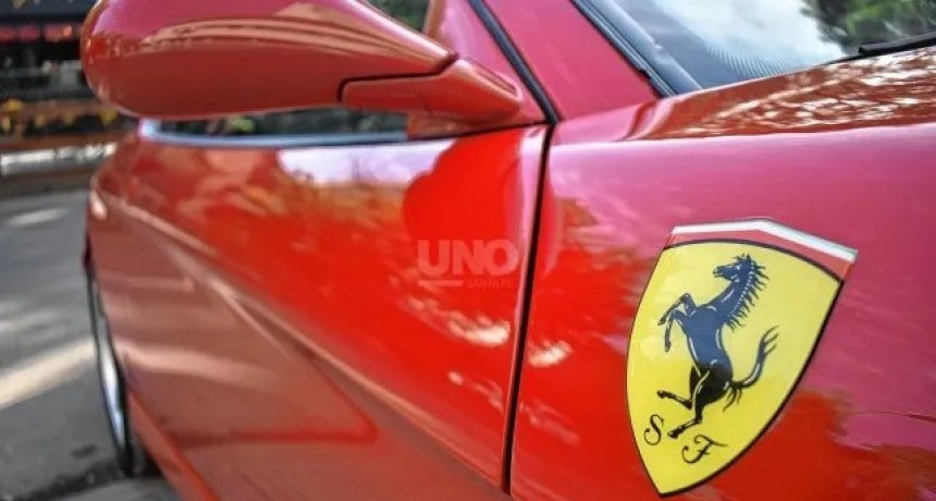 La historia de la única Ferrari que pasea por las calles de Santa Fe