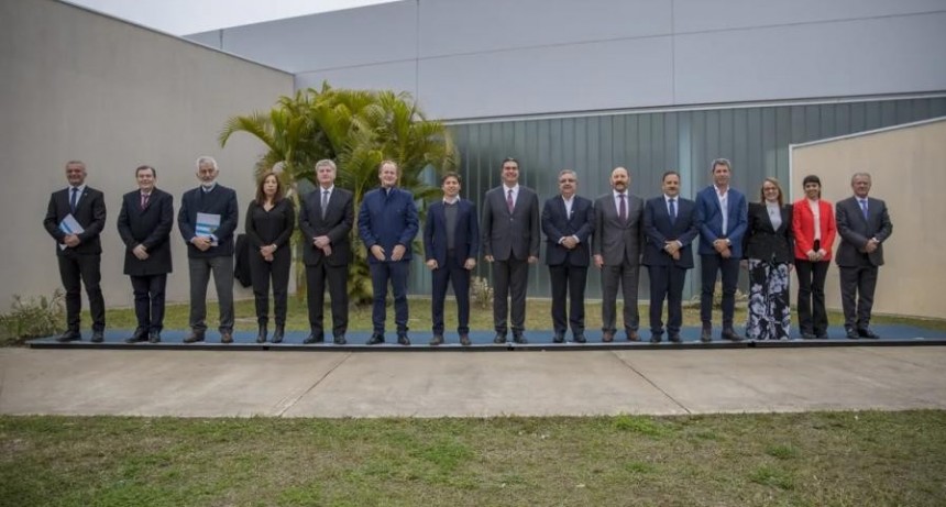 Zamora y otros 13 gobernadores reclamaron que los planes sean manejados por Intendentes