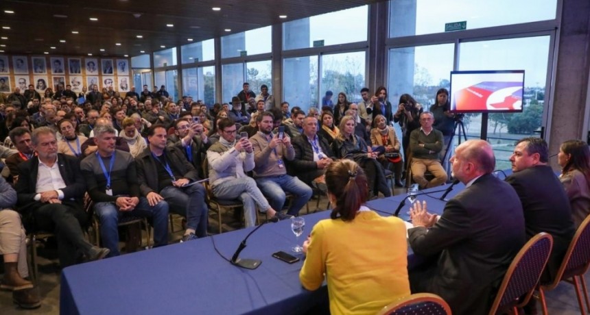 Omar Perotti se reunió con el Foro de intendentes y presidentes comunales de Santa Fe