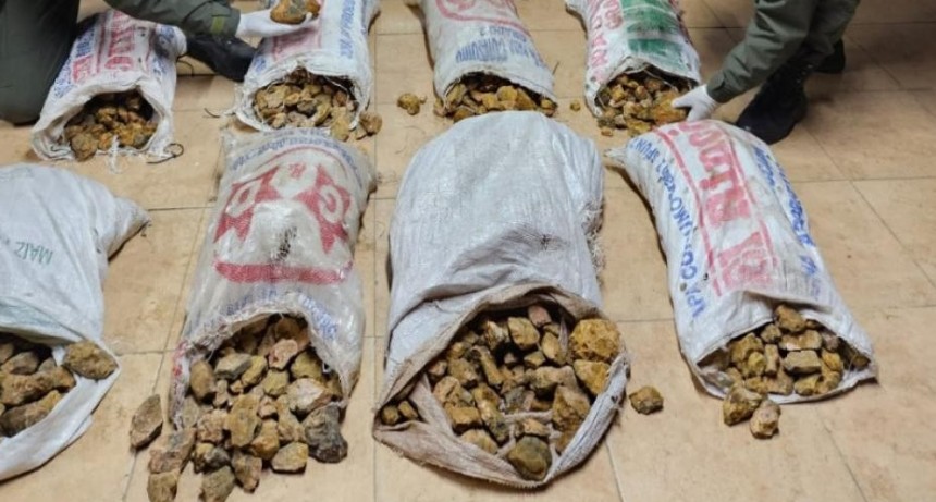 Gendarmería interceptó un colectivo con más de 250 kilos de piedras semipreciosas