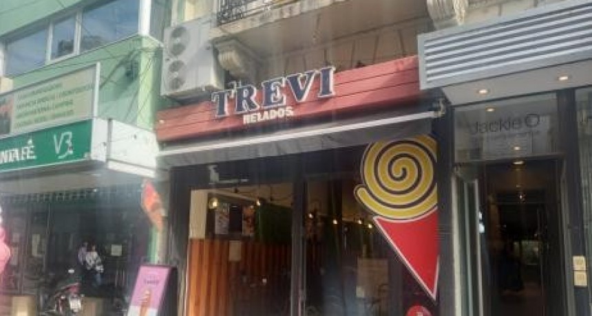 Asalto a mano armada y a plena luz del día en una reconocida heladería de Peatonal San Martín