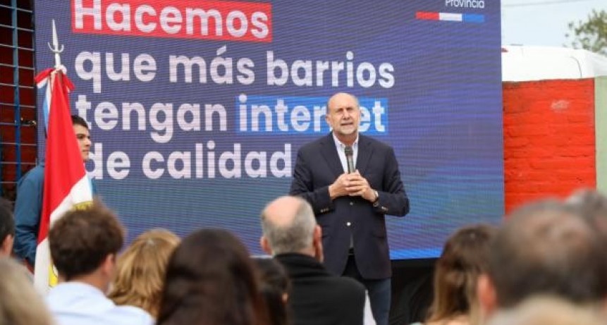 Perotti present&oacute; en Santa Fe el servicio de wifi libre para establecimientos educativos