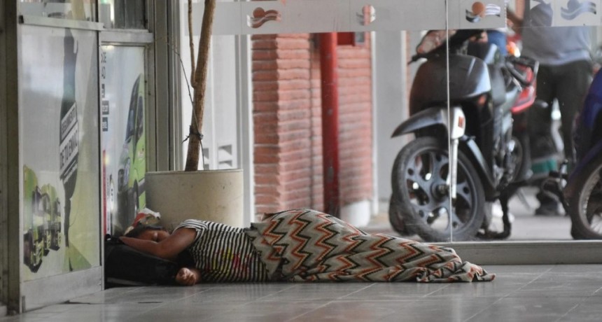 Qué va a pasar con la gente que duerme en la Terminal de Ómnibus de Santa Fe