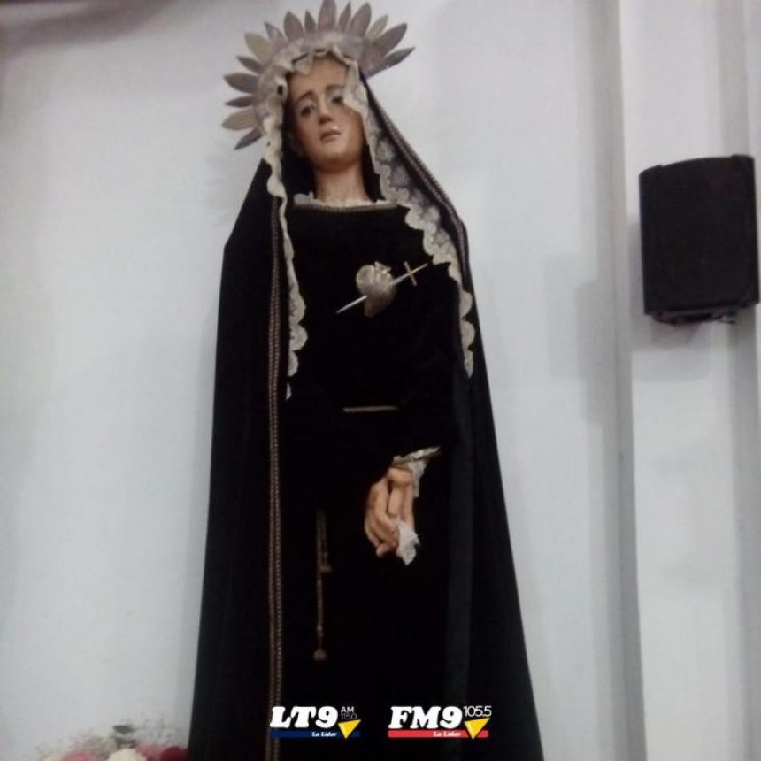 Conmoci&oacute;n en Coronda por la imagen de la "Virgen dolorosa" que llor&oacute; durante una misa 
