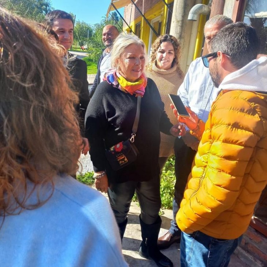 Carri&oacute; present&oacute; a sus candidatos en Santa Fe y critic&oacute; a Losada: "No conoce la provincia"