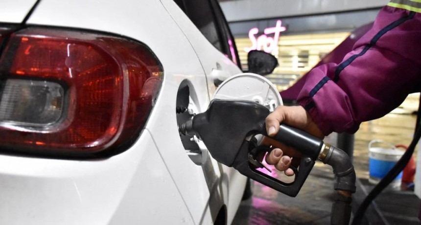YPF subirá 11 pesos los combustibles, en línea con el tope fijado por Massa