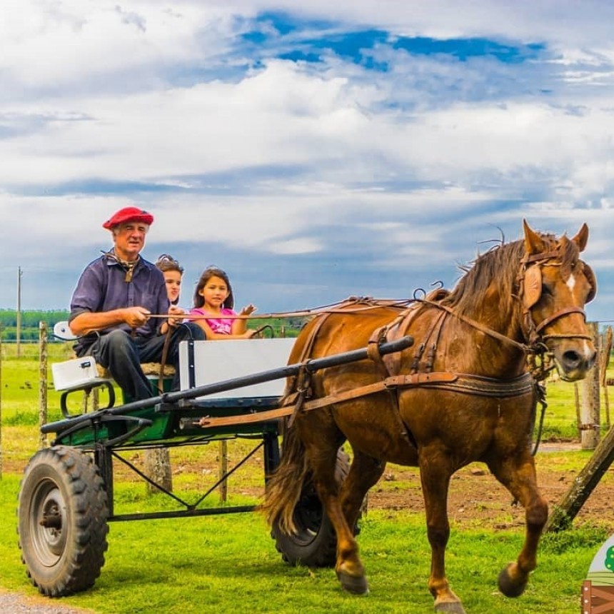 Cansado de que no se conozca cómo es la vida de campo, abrió su chacra familiar para turistas de todo el país