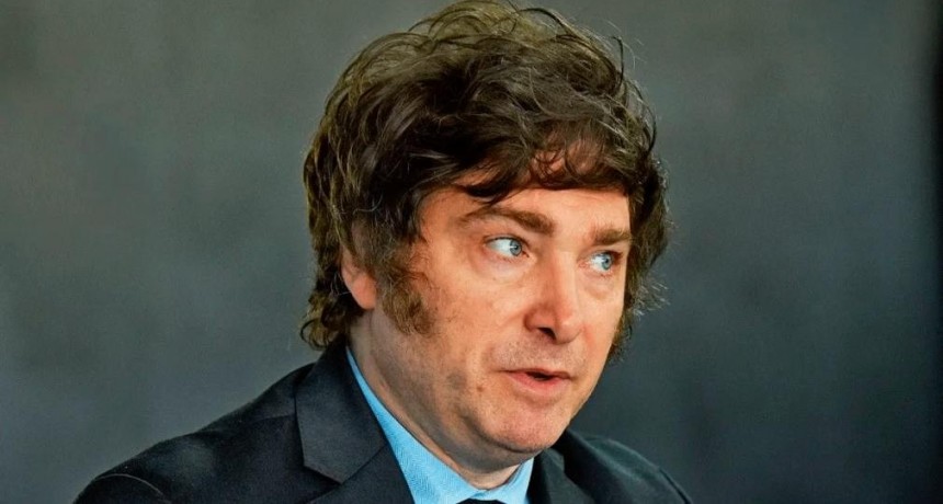 Javier Milei aseguró que ya consiguió los fondos para dolarizar al valor del mercado