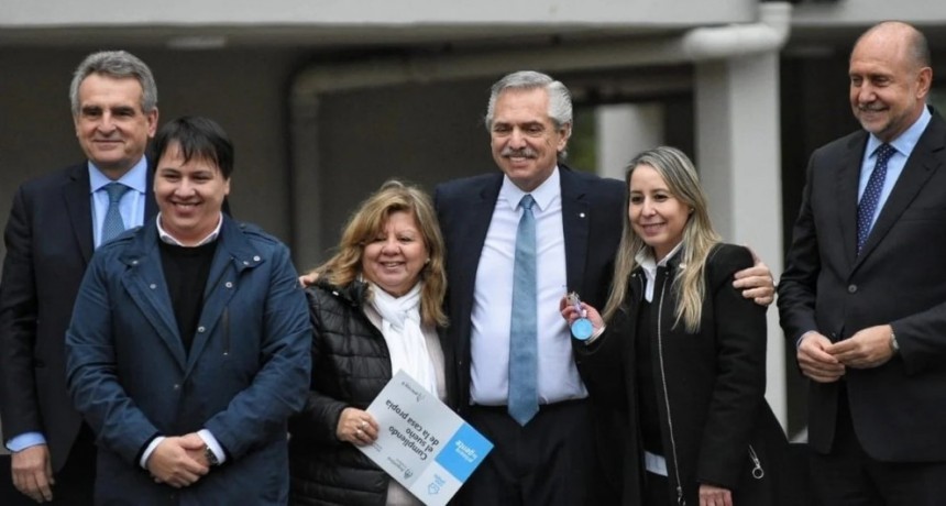 En Santa Fe, Alberto Fernández entregó 93 viviendas del Procrear en el Parque Federal