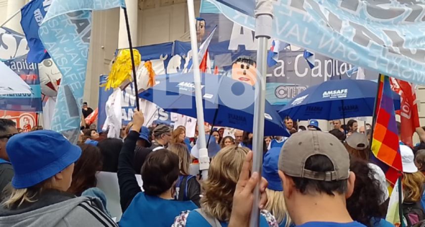 Los gremios docentes protestaron contra la reforma jubilatoria