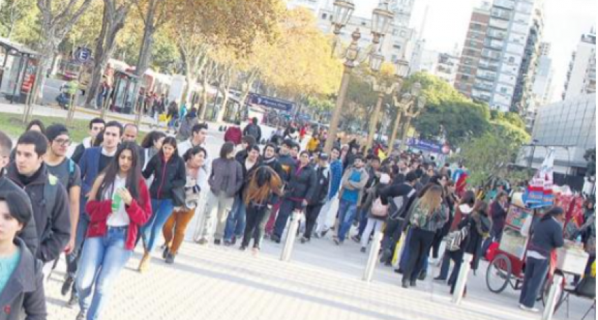 Crisis laboral: la desocupación entre las y los menores de 30 años duplica los porcentajes del desempleo general