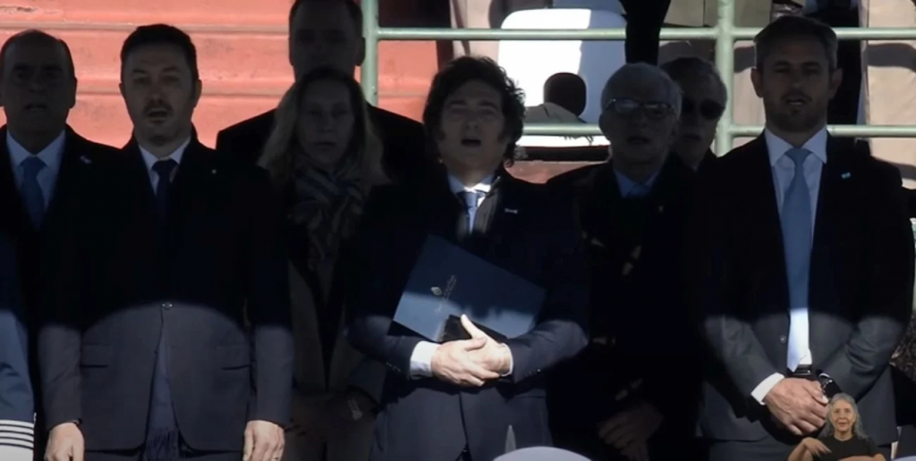 Javier Milei encabezó su propio acto por el Día de la Bandera en Buenos Aires