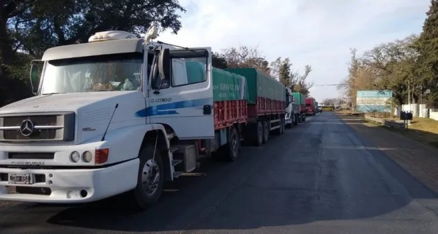 Protesta por falta de gasoil: entidades del transporte de cargas cuestionan medidas de autoconvocados