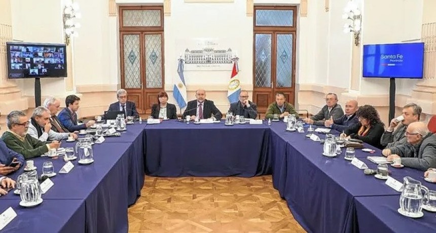 El gobernador habló de los destinos que podrían tener los fondos del acuerdo por la deuda