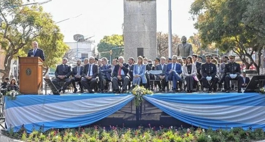 El gobernador encabezó el acto por el 9 de Julio
