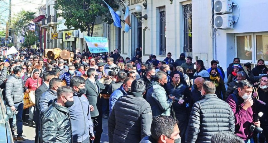 La Marcha de los Bombos hizo vibrar a todo el pueblo