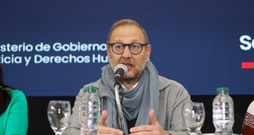 Corach: “No está en los planes adelantar fondos a los municipios y las comunas”