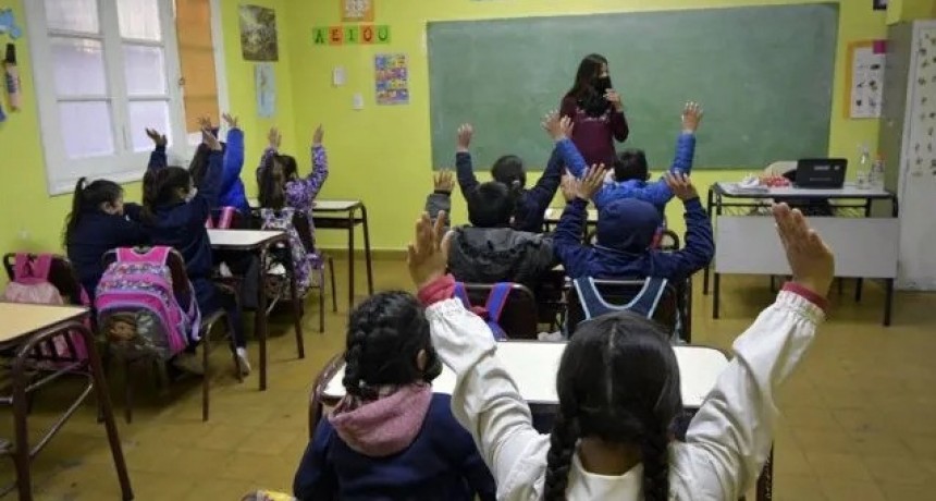 Con el pedido de reapertura de la discusión salarial, regresan las clases a Santa Fe