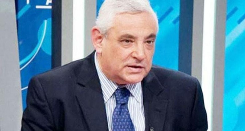 Según Zuleta Puceiro, para salir de la crisis el Gobierno debe dar un giro total en su política económica