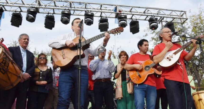 Zamora participó de los festejos por 51 años de la sacha guitarra atamisqueña