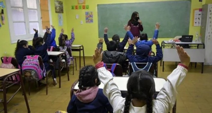 Acuerdo entre Santa Fe y Nación para que las escuelas primarias sumen una hora más de clase por día
