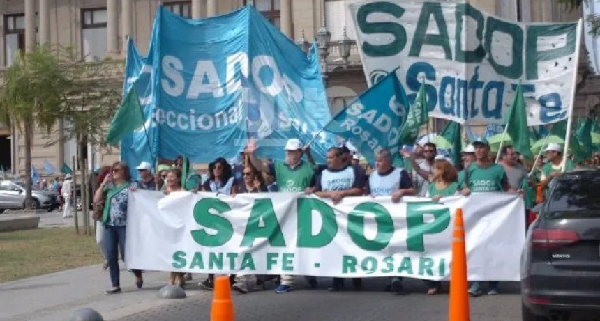 Los docentes privados de Santa Fe definen el viernes si van al paro