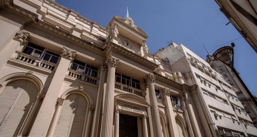 El Banco Central aceleró la devaluación del dólar al 7,1% en diez ruedas