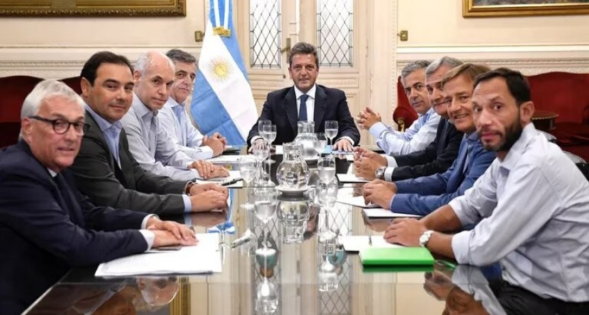 La primera estrategia de campaña en el oficialismo: no involucrarse en la interna de JxC y sumar actos que refuercen la unidad