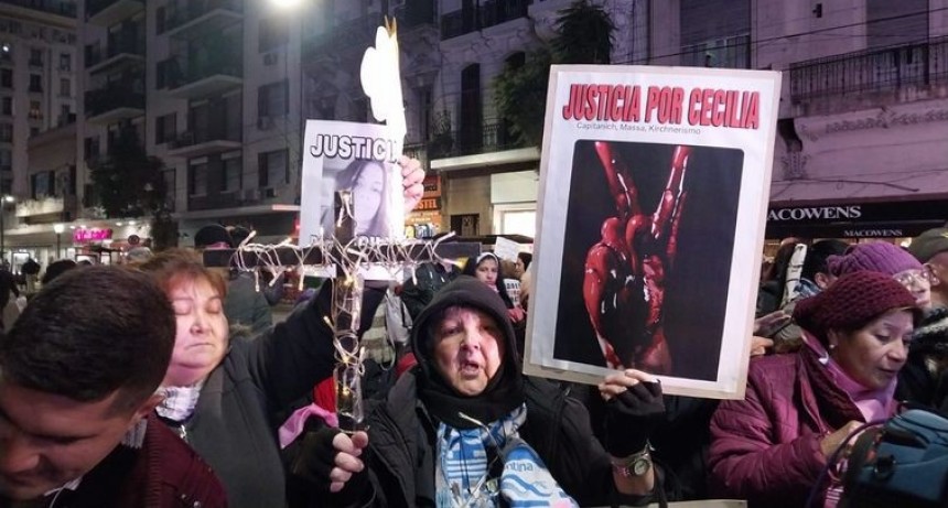 La mamá de Cecilia Strzyzowski encabezó una marcha por justicia en Buenos Aires